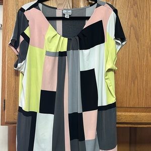 Worthington abstract square cap sleeve blouse